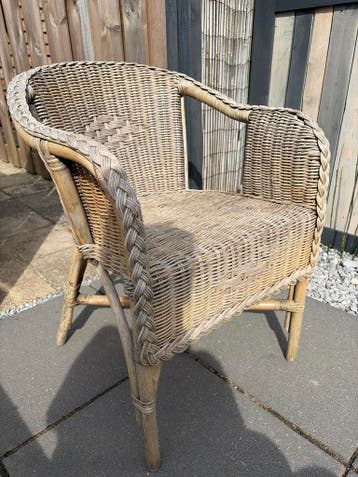 Gratis rieten stoel - heeft een verfje nodig
