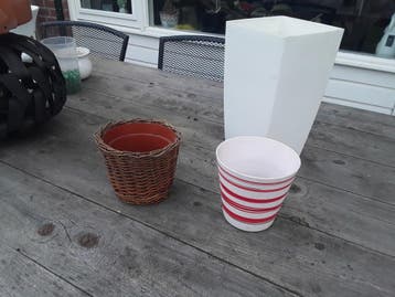 Plastic potten en vazen