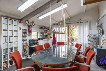 Gratis! Grote tafel + 8 stoelen