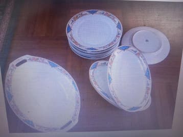 Mooi KPM servies: 8 ontbijtbordjes, 5 schalen
