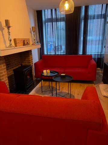 2 rode Henders & Hazel banken, 2-zits en 2,5-zits