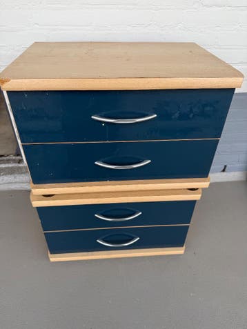 Ladekast met veel gebruikssporen mag gratis weg