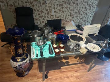 Gratis servies en keukenspullen i.v.m. verhuizing