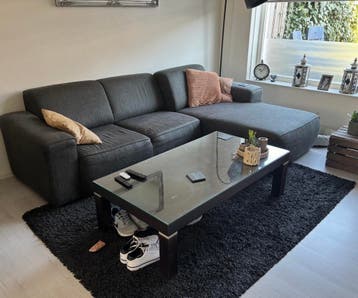 Zwarte Hoekbank met Gebruikssporen - Nog in Goede Staat