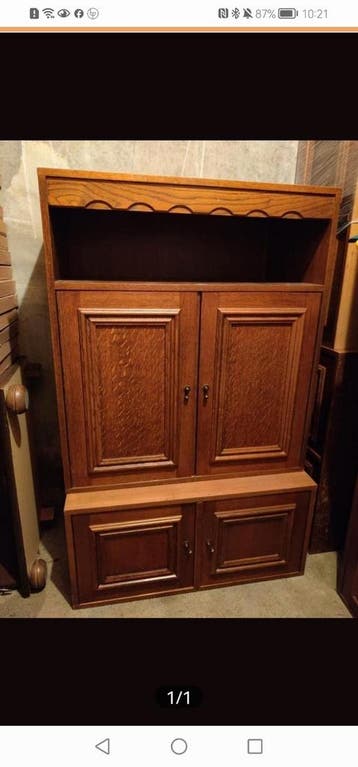 Twee kasten, ieder in drie delen