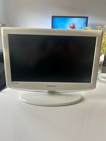Samsung TV 23 inch