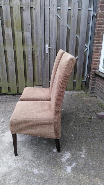 2 stoelen / eetkamerstoelen gratis
