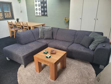 Gratis donkergrijze hoekbank 2 x 2.7 meter