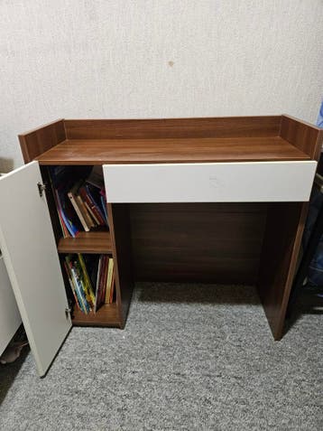 Bureau met opbergruimte Gratis