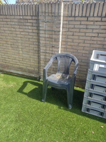 GRATIS: 5 plastic stoelen