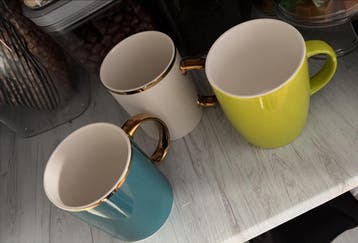 Nieuwe gratis mokken, diverse kleuren