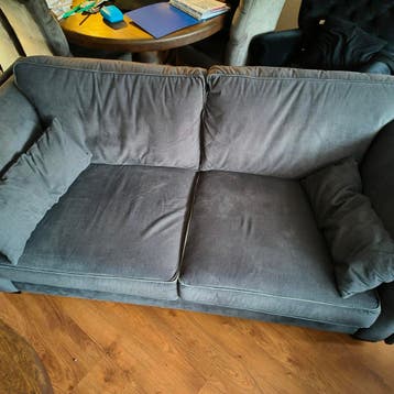 Grijze 2,5 zitsbank met losse kussens