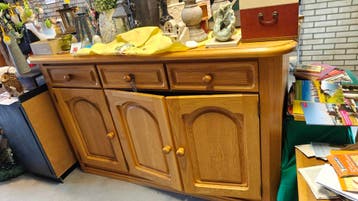 Diverse artikelen te koop voor het goede doel - Urk