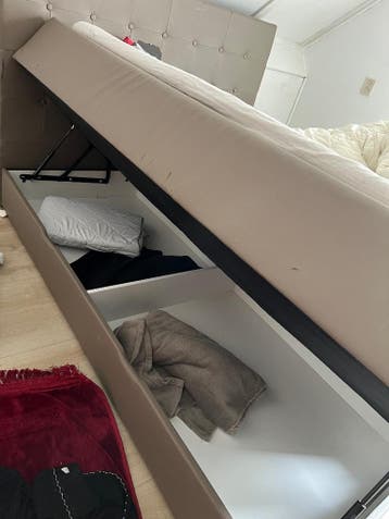 Gratis Bed boxspring met opslagruimte