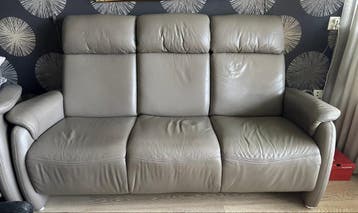 Gratis mooie leren bank met verstelbare hoofdsteunen.