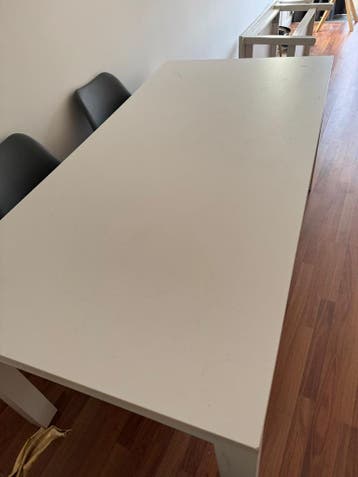 Witte eettafel