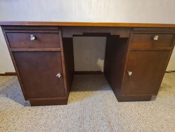 Bureau donkerbruin 170x72,5 cm en 76 cm hoog. Gratis ophalen