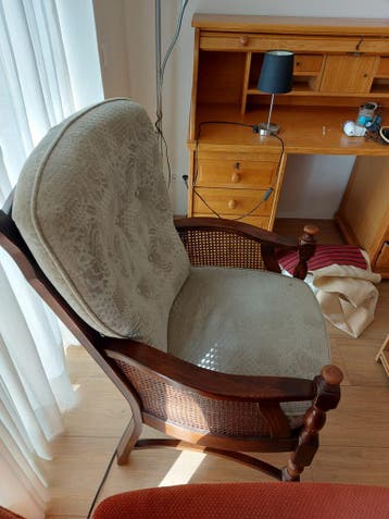 Vintage houten stoel met rieten en stoffen bekleding
