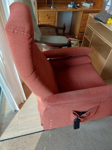 Comfortabele oranje relaxfauteuil met sta-op functie