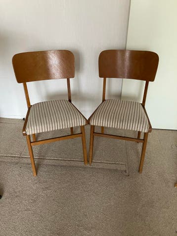 Set van 2 vintage houten stoelen met gestreepte bekleding