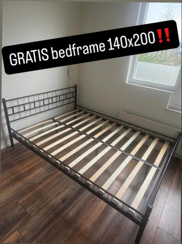 Zwart ijzeren bedframe met lattenbodem 140x200