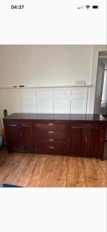 Donkerbruin dressoir met lades en deuren