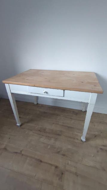 Houten bureau met lade gratis