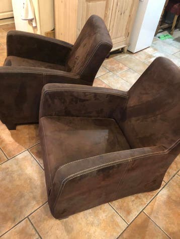 Gratis af te halen. Twee suede kamerstoelen