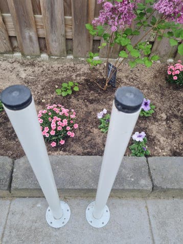 2 poten voor onder bureau of tafel