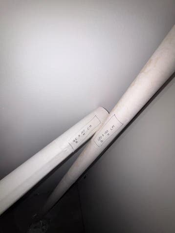 Gratis af te halen: 2 crème rolgordijnen (95cm&180cm breed)