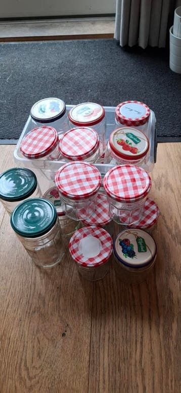 20 stuks glazen jampotten (2 grote en 18 normaal formaat)