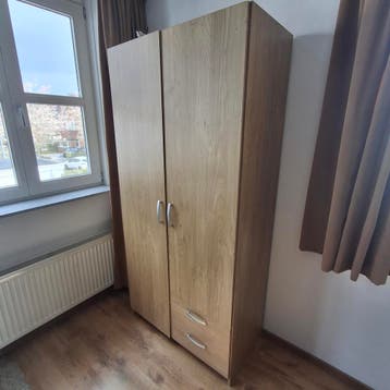 Kledingkast met planken en hangruimte GRATIS OPHALEN