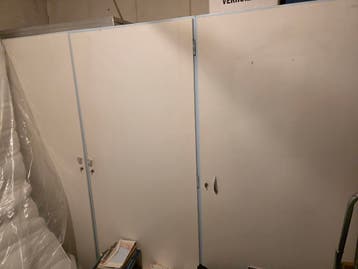 Witte kasten met deuren - Ideaal voor opslag