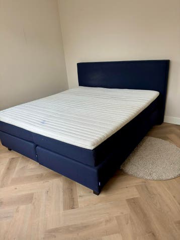 Donkerblauwe boxspring 180x200cm