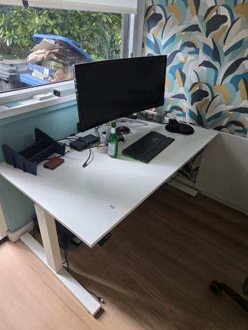 Zit-sta bureau (defect) - Gratis af te halen