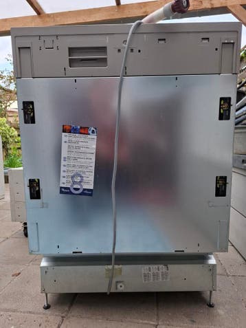 Gereserveerd. Lekke! vaatwasser Whirlpool ADG 9557