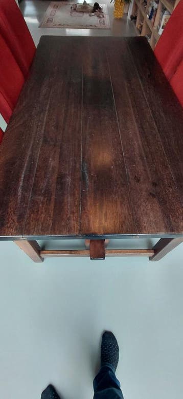 Eettafel gratis af te halen v.a. week 17. LxBxH=200x100x77.