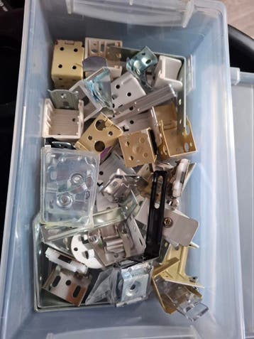 Ophangmiddelen voor rolgordijnen en luxaflex