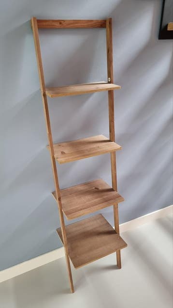 Houten trap kastje met planken