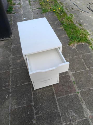 Twee IKEA ladeblokken