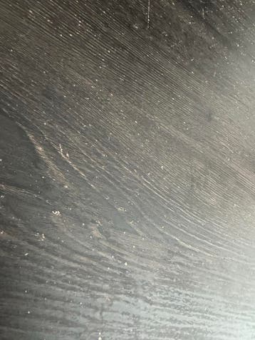 Ronde eettafel met donker tafelblad