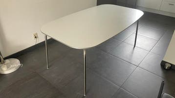 GRATIS Mooie witte eettafel vanavond OPHALEN