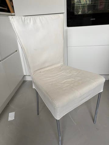 2 gestoffeerde stoelen met wasbare hoes