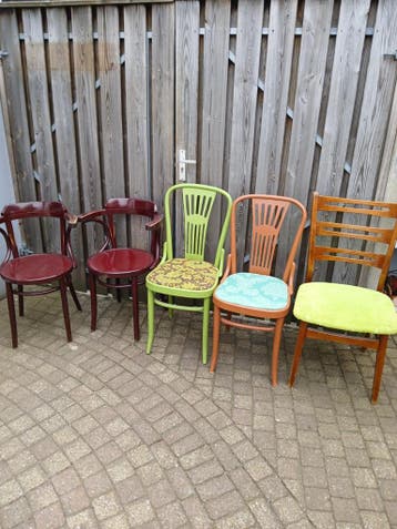 Verschillende  vintage stoelen