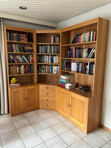 Eikenhouten Boekenkast Hoekopstelling met Lades en Deuren