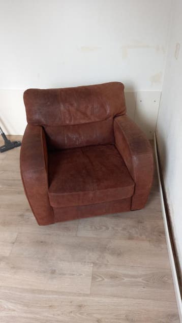 Bruine fauteuil