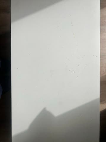 Ikea tafeltje - beschadigd, ideaal voor garage/opknap