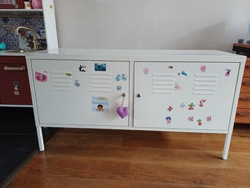 Gratis af te halen: Ikea kastje (118x40x62.5)