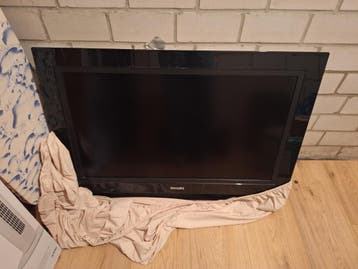 Philips TV met ophangbeugel en afstandsbediening, gebruikt