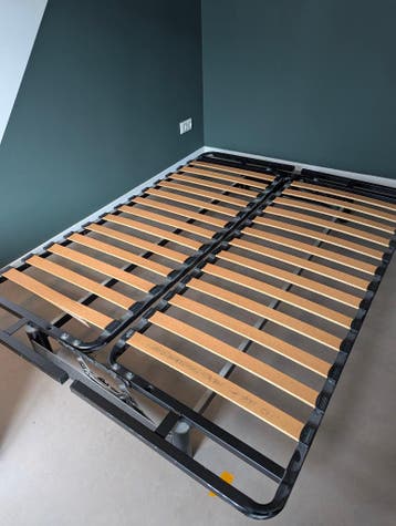 Bed/Bank frame (dit weekend gratis op te halen)